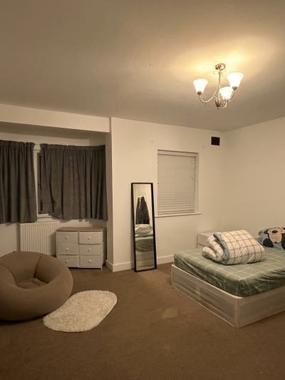 Bright & Spacious Double Room  Main Photo