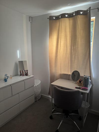 Lovely Room Available in a Female-Only Home Main Photo