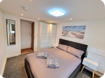 2 bedroom flat to rent - Sutton Main Photo