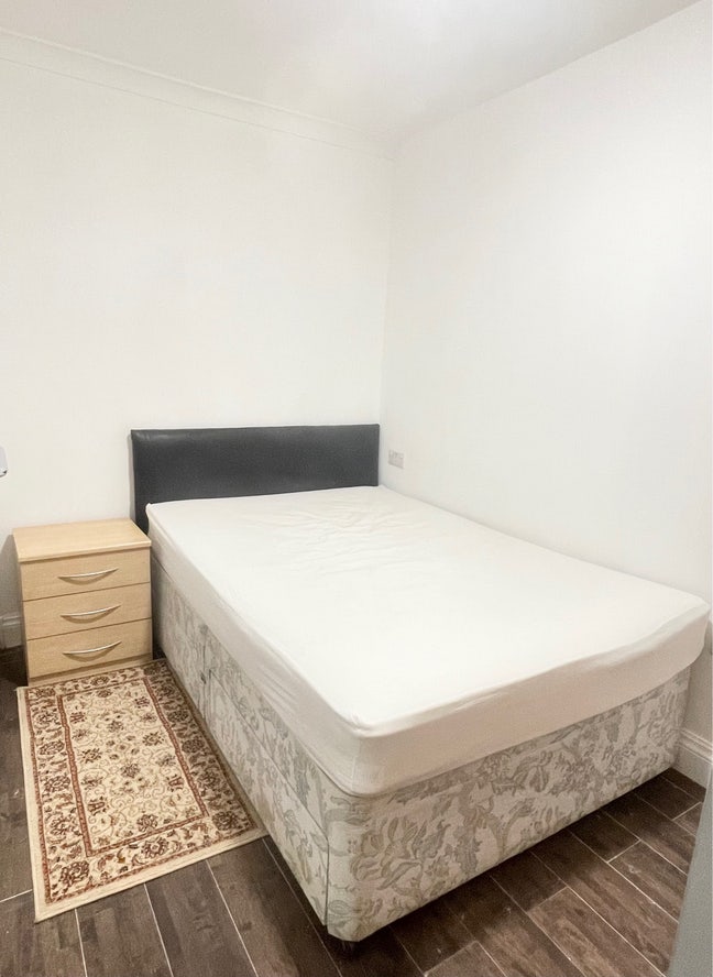 1 bedroom flat in Twickenham for &pound;1650  Main Photo