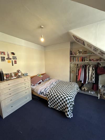 Double room in cosy house share  Main Photo