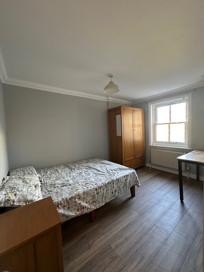 Fully Renovated Room Rental - SE1 4HA Main Photo