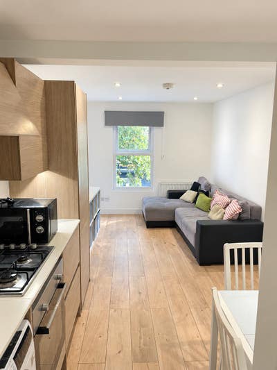 London Bridge in 15 Minutes | Bright 2Bed Flat Main Photo