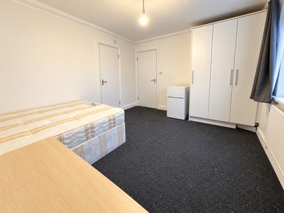 Ensuite room to rent in TW4, DSS Welcome! Main Photo