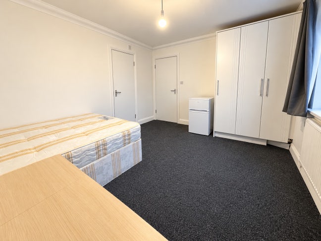 Ensuite room to rent in TW4, DSS Welcome! Main Photo