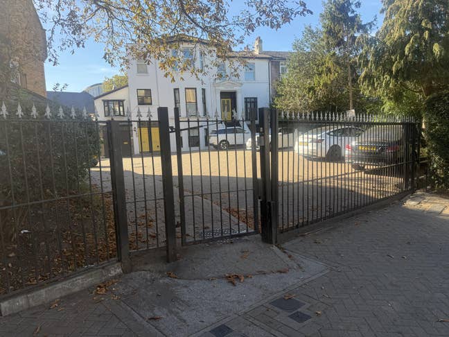 Modern 3 Bed Town House, Sharers welcome. Main Photo