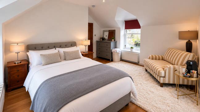 Beautiful triple aspect large double room ensuite Main Photo