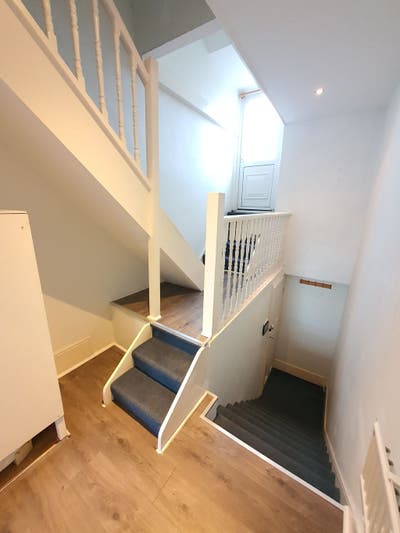 Two bedroom split level apartment to let Main Photo