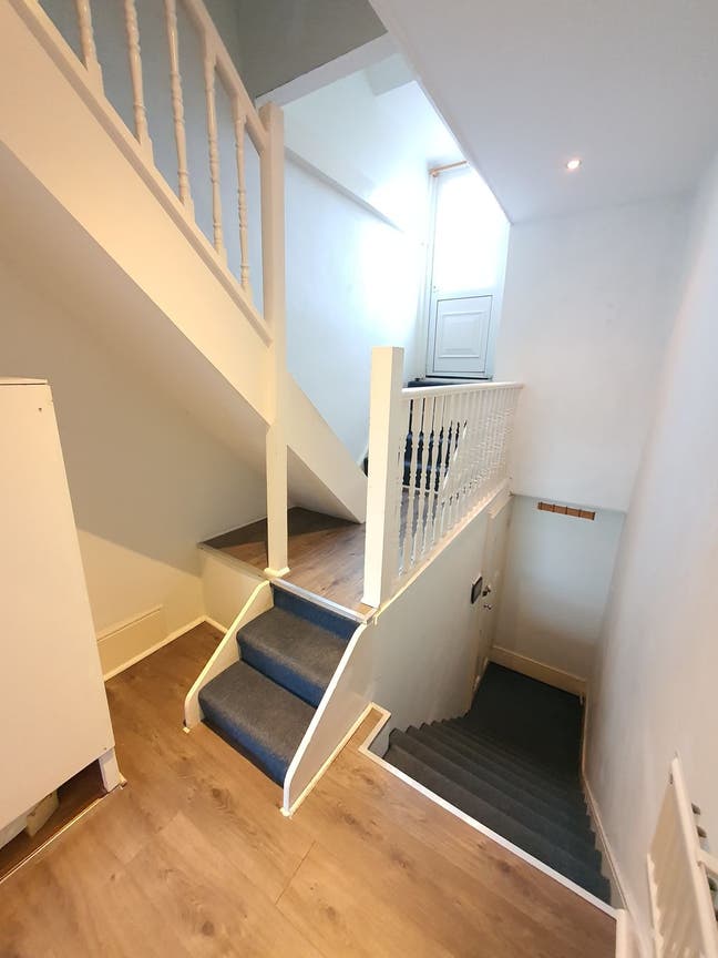 Two bedroom split level apartment to let Main Photo