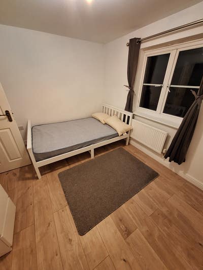  Large double room with ensuite Main Photo