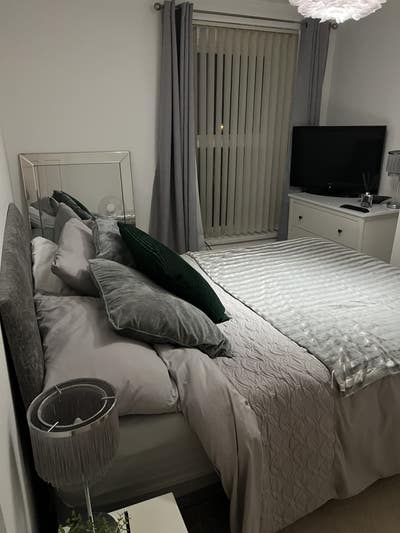 Double furnished room available Main Photo