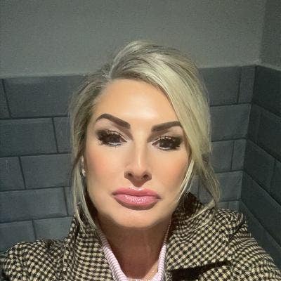 Professional Female seeks a double room Main Photo