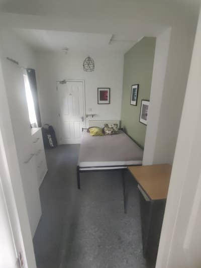 Lovely quiet double en-suite with bath and shower Main Photo