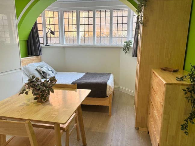 Brand new rooms,easy to city near Redhill,Reigate Main Photo
