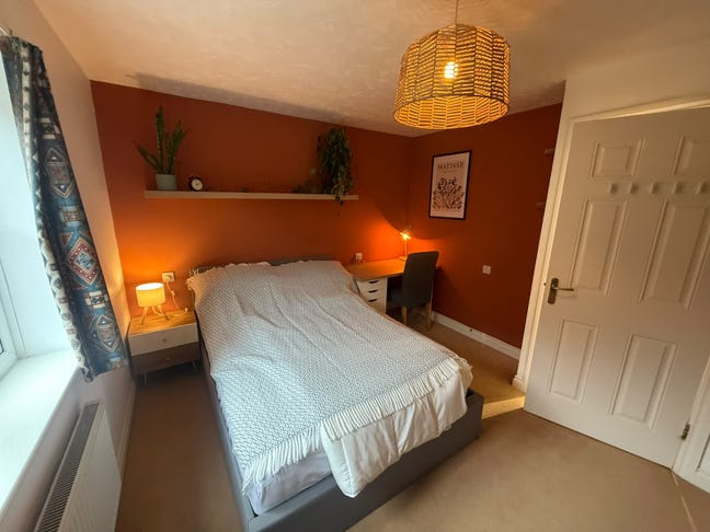 Lovely Double Room + Private Bathroom. Main Photo
