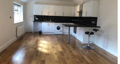 Double room with itsown bathroom for rent Main Photo