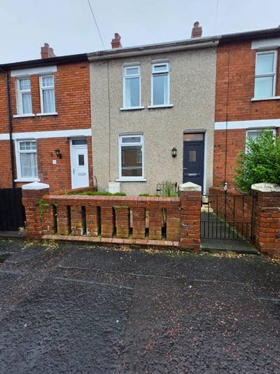 Attractive 2-Bedroom Terrace House in Belfast BT12 Main Photo