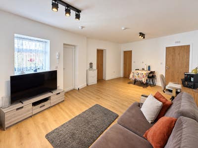 1 Bed Flat, Witham Court Main Photo