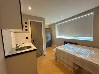 Self-contained studio flat in Potters Bar - DSS Co Main Photo