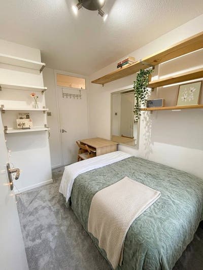 &pound;930 | Pimlico | Move in Now Main Photo