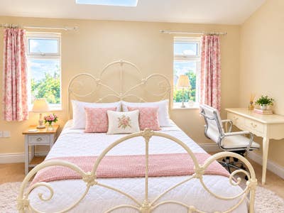 Luxury Double Room with En Suite & Courtyard Grdn Main Photo