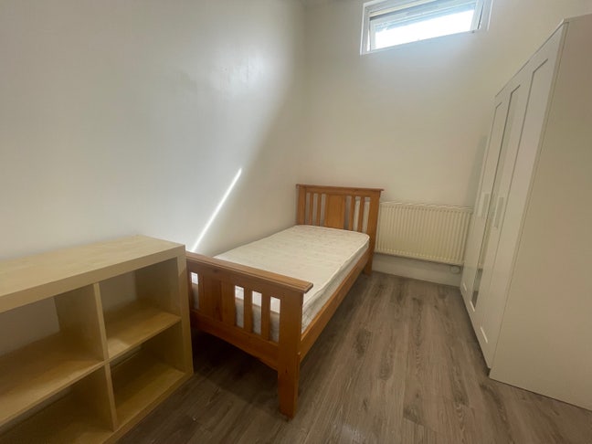 Single  Room Available in Camberwell . Main Photo