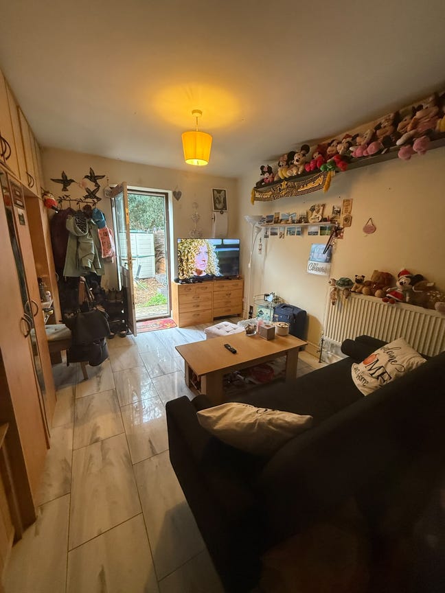 Beautiful Studio Flat for Rent in Hounslow  East Main Photo