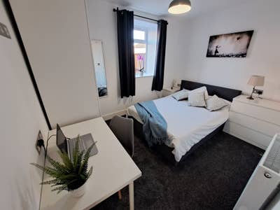 Double En-suite Room With Desk And OSP ,BS15 Main Photo