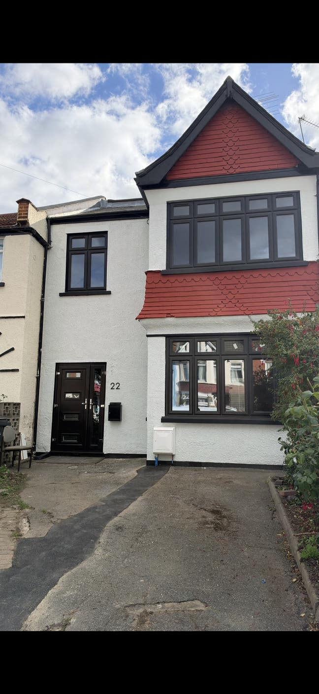 Spacious, Newly Refurbished One-Bedroom flat Main Photo