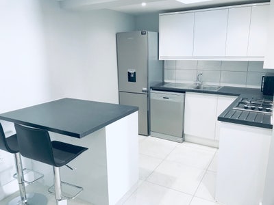 📍RG1📍Large Modern 1 bedroom flat🏡Own Garden Main Photo