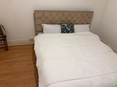 3 Bedrooms in Crumpsall – King, Super King & Doubl Main Photo