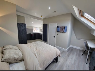 🏡 Newly Refurbished High-End Six-Bedrooms  Main Photo