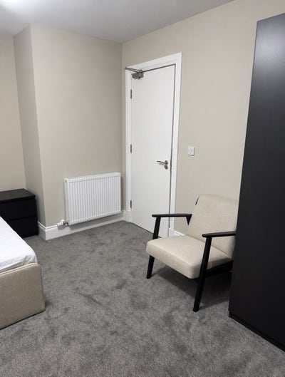 Looking for a new flatmate  Main Photo