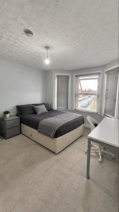 Large double room in Winton by Lidl and bus stops Main Photo