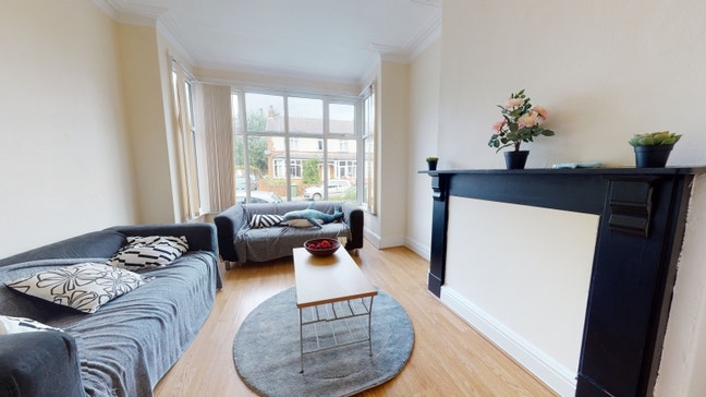 2 rooms in a house available from the end of oct Main Photo