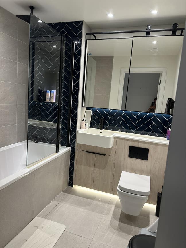 Room for rent with private bathroom Main Photo