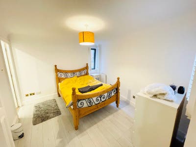 En Suite in Island Gardens(Bills included) Main Photo
