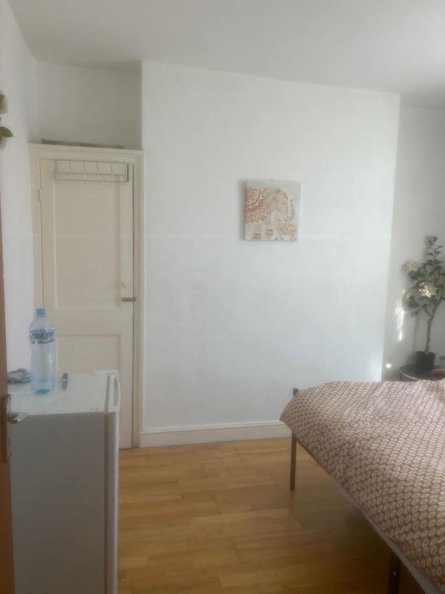 2-Bedroom Victorian Cottage to Let - DA8  Main Photo
