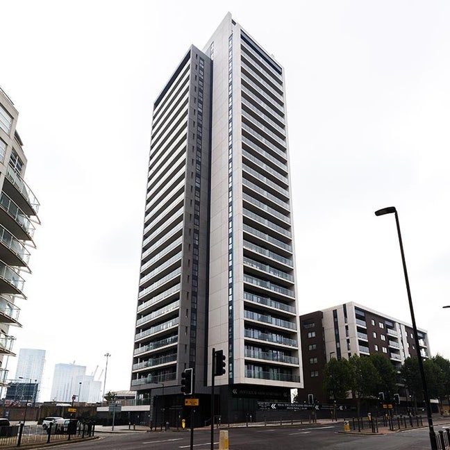 Two bedrooms available for rent in Blackwall Main Photo
