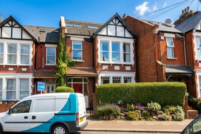 Modern two bedroom flat in Cricklewood Main Photo