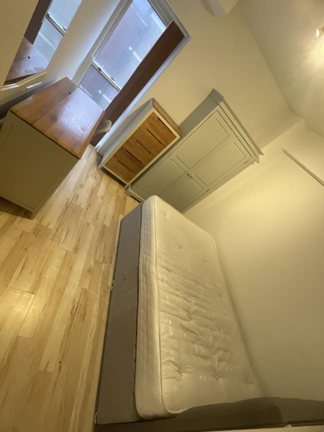 5th flatmate needed - city centre. Main Photo