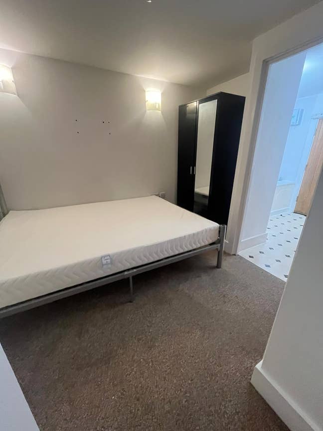  2-Bed Flat | En-suite & Private Bathroom (SE18)  Main Photo