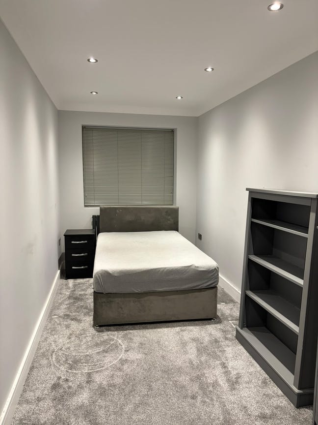 Furnished Room to Let. Main Photo