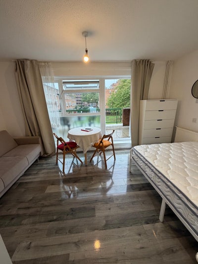 Big double room with private balcony Main Photo