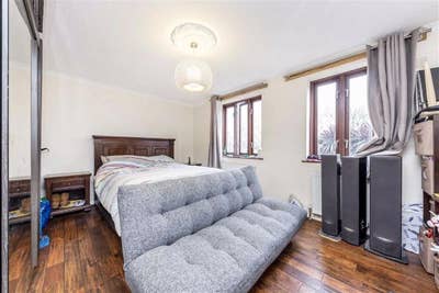 ✨ 5 Rooms | Newly Refurbished House & Garden | E2  Main Photo