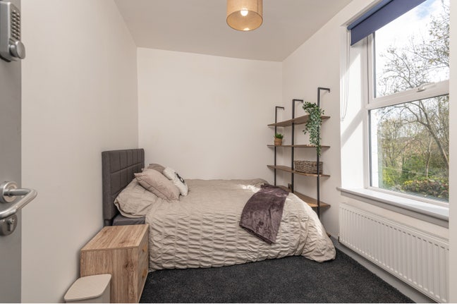 Homely Double Room In Morley -  Bills Inc  Main Photo
