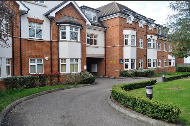 Ground-Floor Double Room with Private En-Suite Main Photo