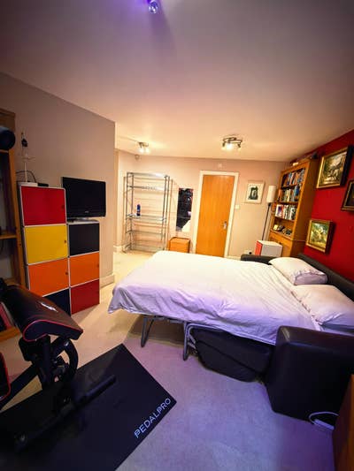 Spacious En-Suite Room in Waterfront Flat Main Photo
