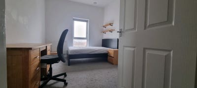 Bills Included - Double Room in Calm Flatshare Main Photo