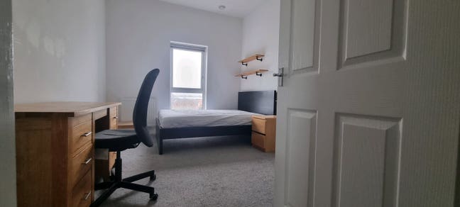 Bills Included - Double Room in Calm Flatshare Main Photo
